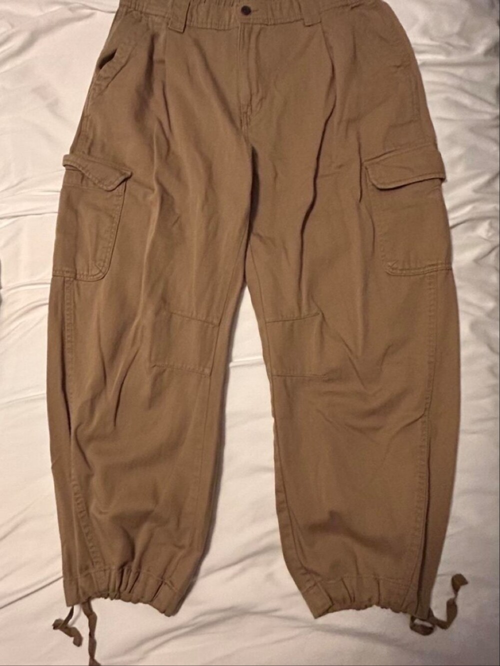 Old Navy Women's Cargo Barrel Pants in Tan Brown